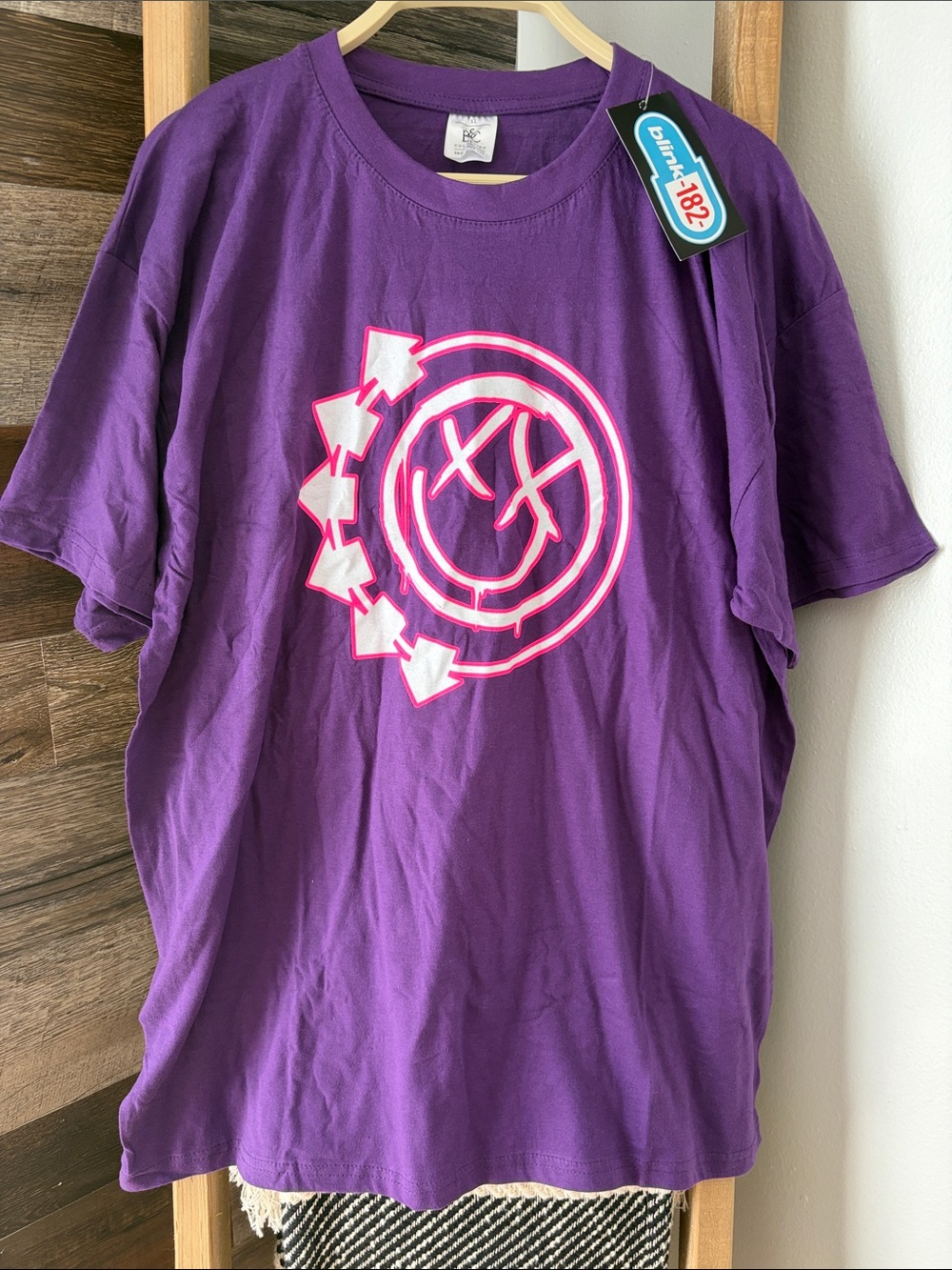 🆕 Blink-182 Smiley Band Tee